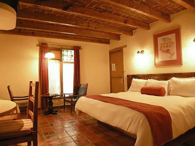 ホテル ディエゴ デ マザリエゴス San Cristóbal de Las Casas エクステリア 写真